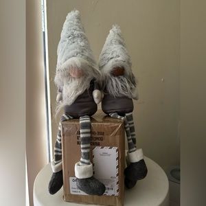 One set/ brown/ivory nose